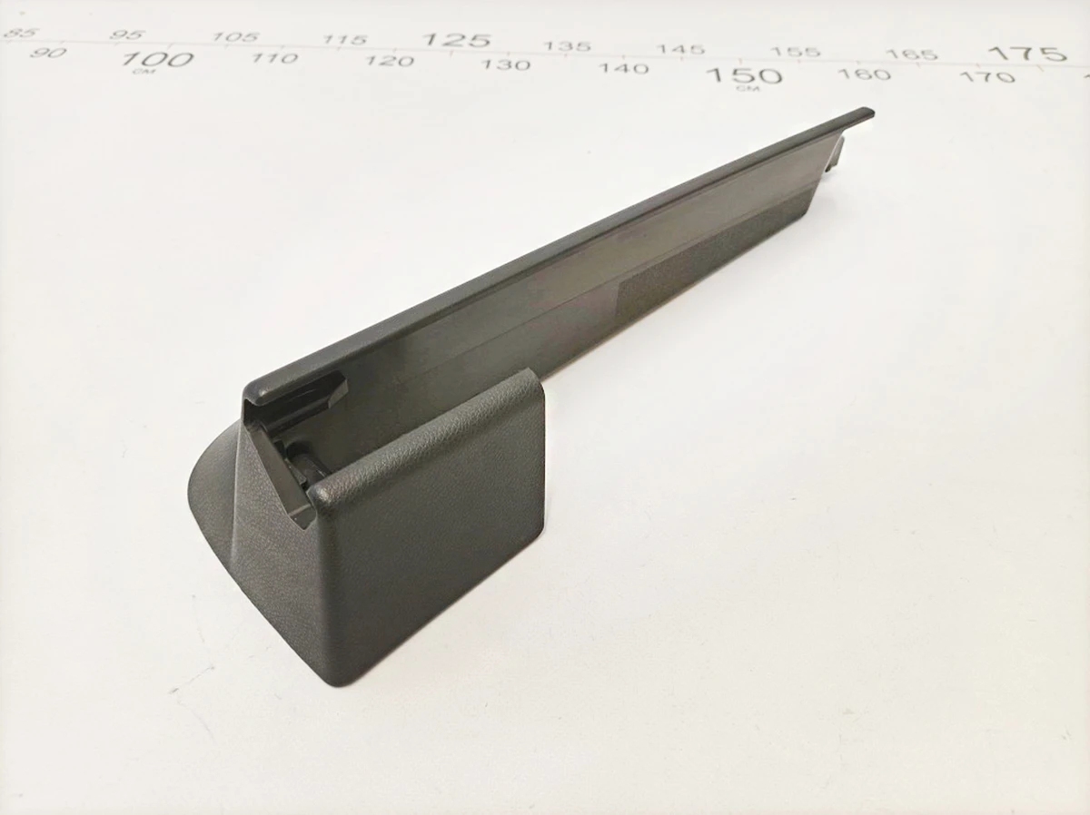 Накладка направляющей переднего правого сиденья Mercedes B-Class A2429190220