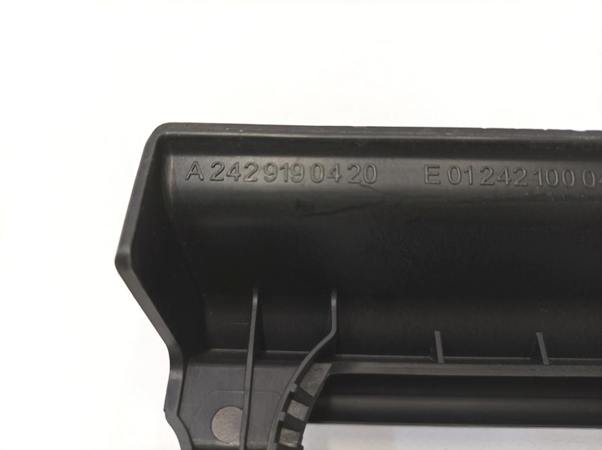 Накладка направляющей сиденья переднего внешняя задняя правая Mercedes B-Class A2429190420