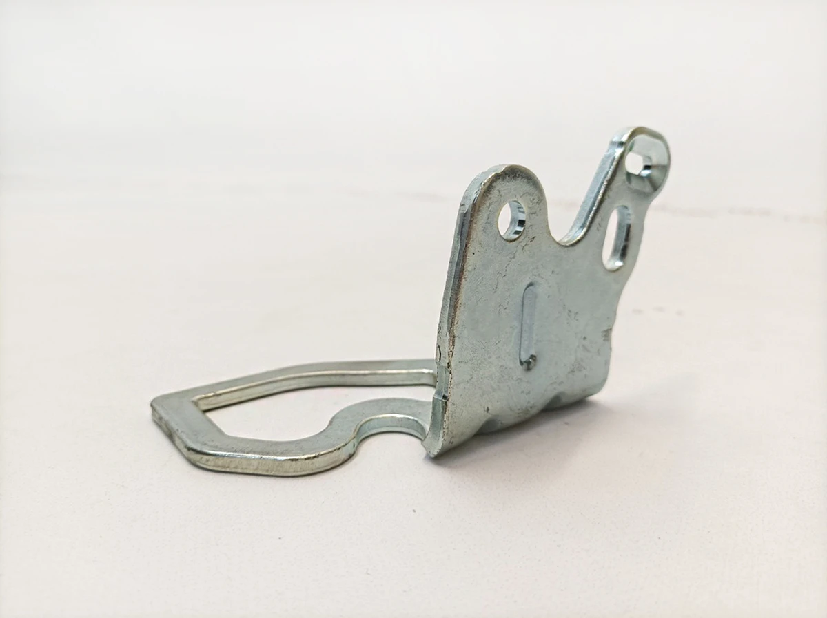 Скоба кріпильна права Mercedes B-Class A2429230200