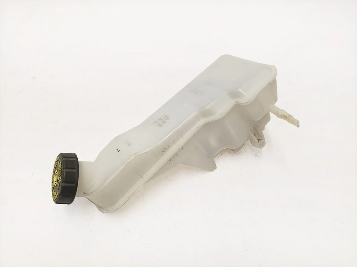 Бачок расширительный тормозной системы в сборе Mercedes B-Class A2464300202