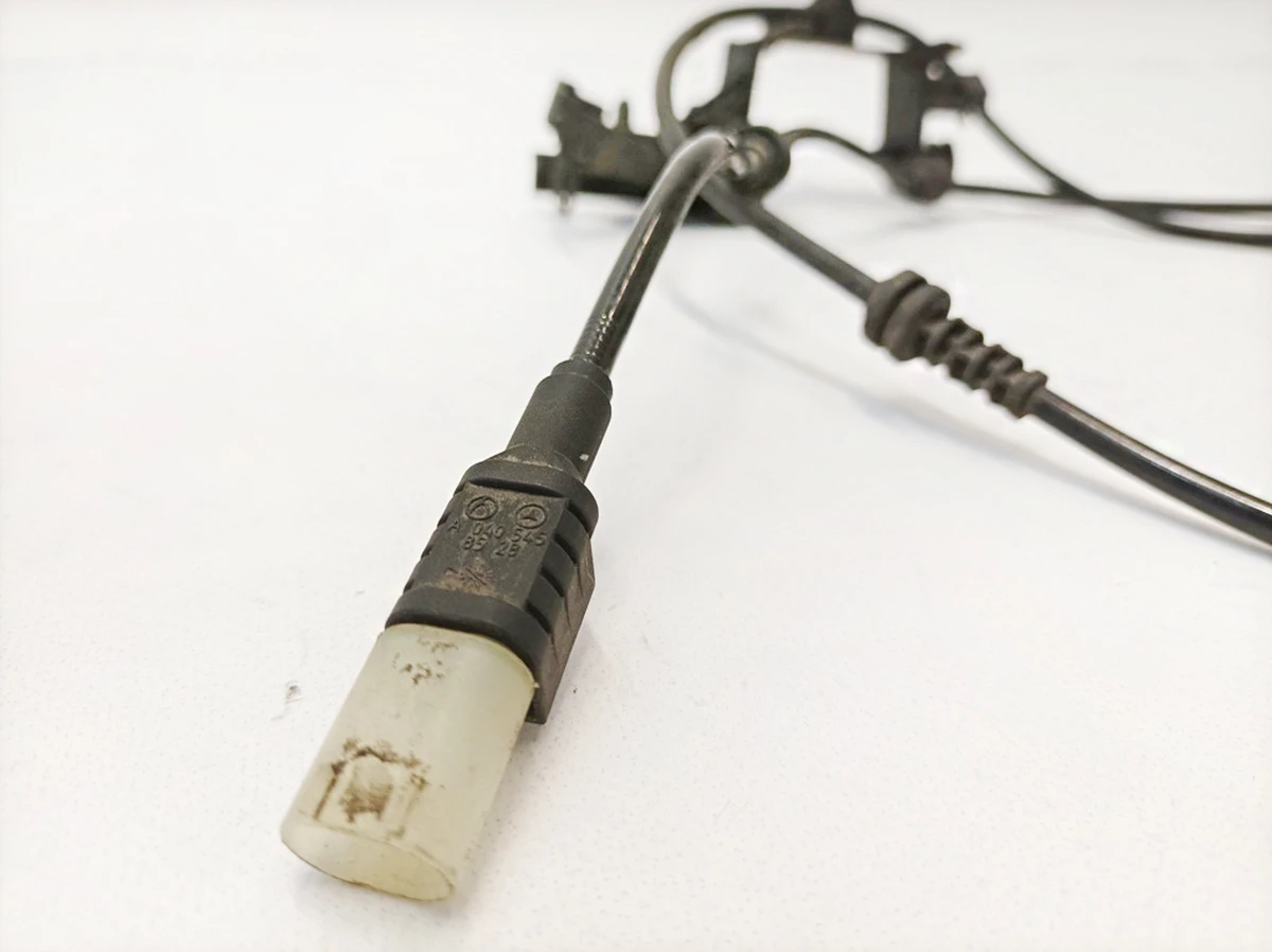 Электропроводка износа тормозных колодок передняя правая Mercedes B-Class A2465408213