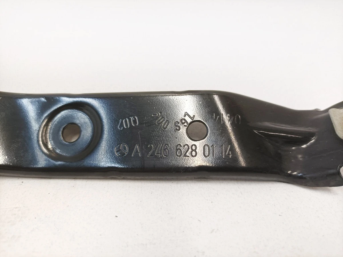 Кронштейн кріплення переднього лівого крила Mercedes B-Class A2466280114