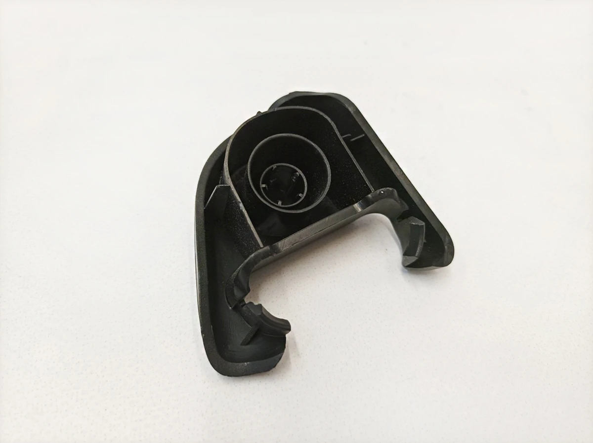 Накладка ременя безпеки задня ліва Mercedes B-Class A2466890137