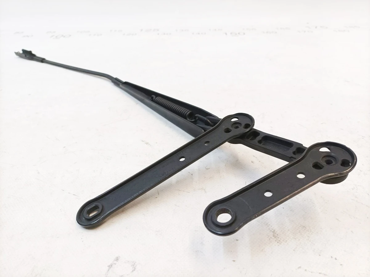 Рычаг стеклоочистителя сторона пассажира Mercedes B-Class A2468200244