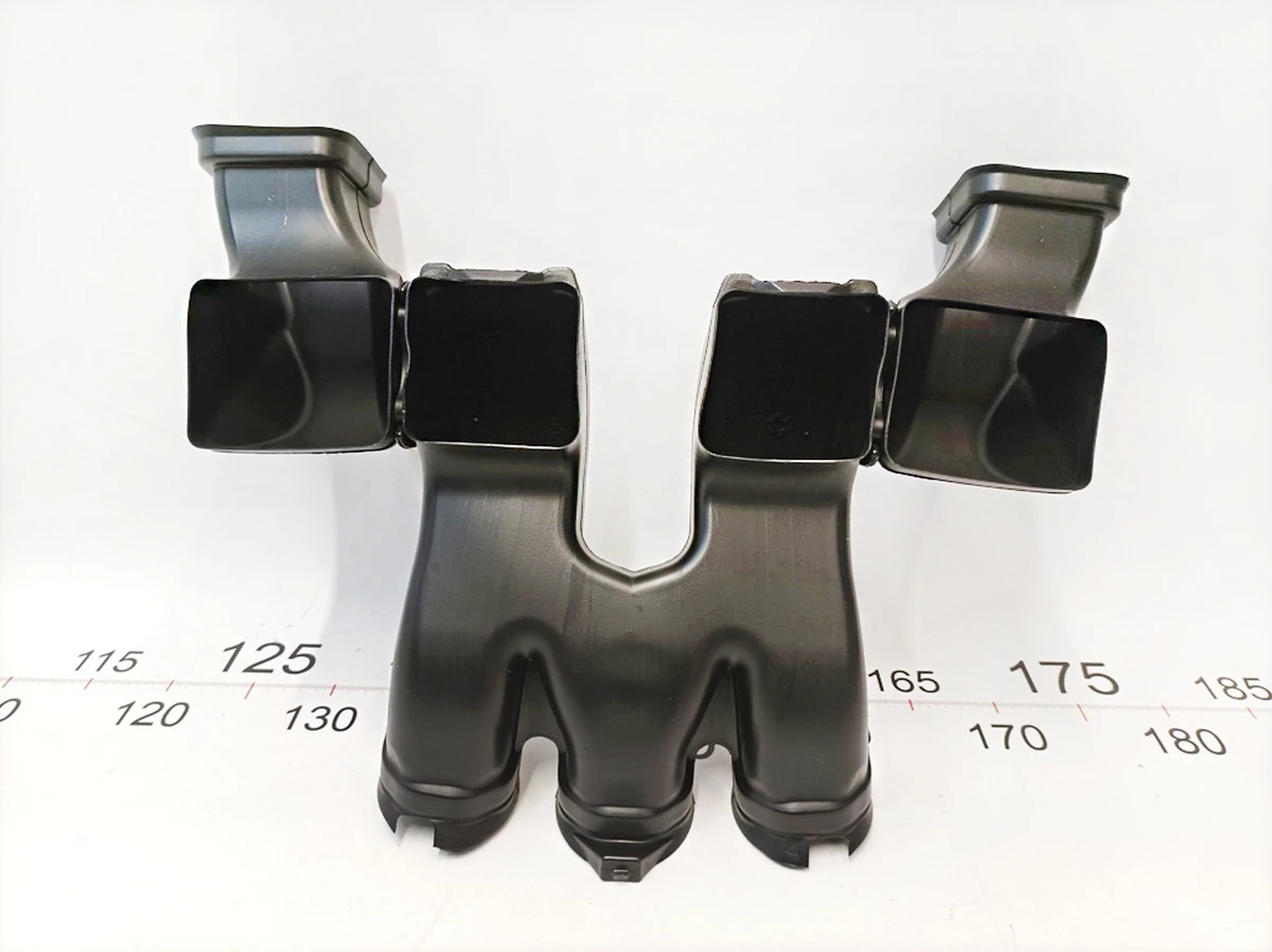 Воздуховод передней панели центральный Mercedes B-Class A2468310500