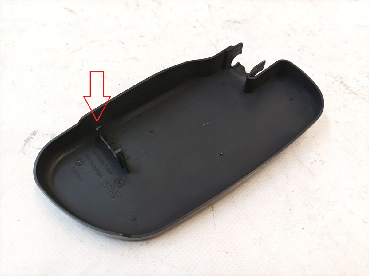 Накладка рычага стеклоочистителя с повреждением Mercedes B-Class A2468320041