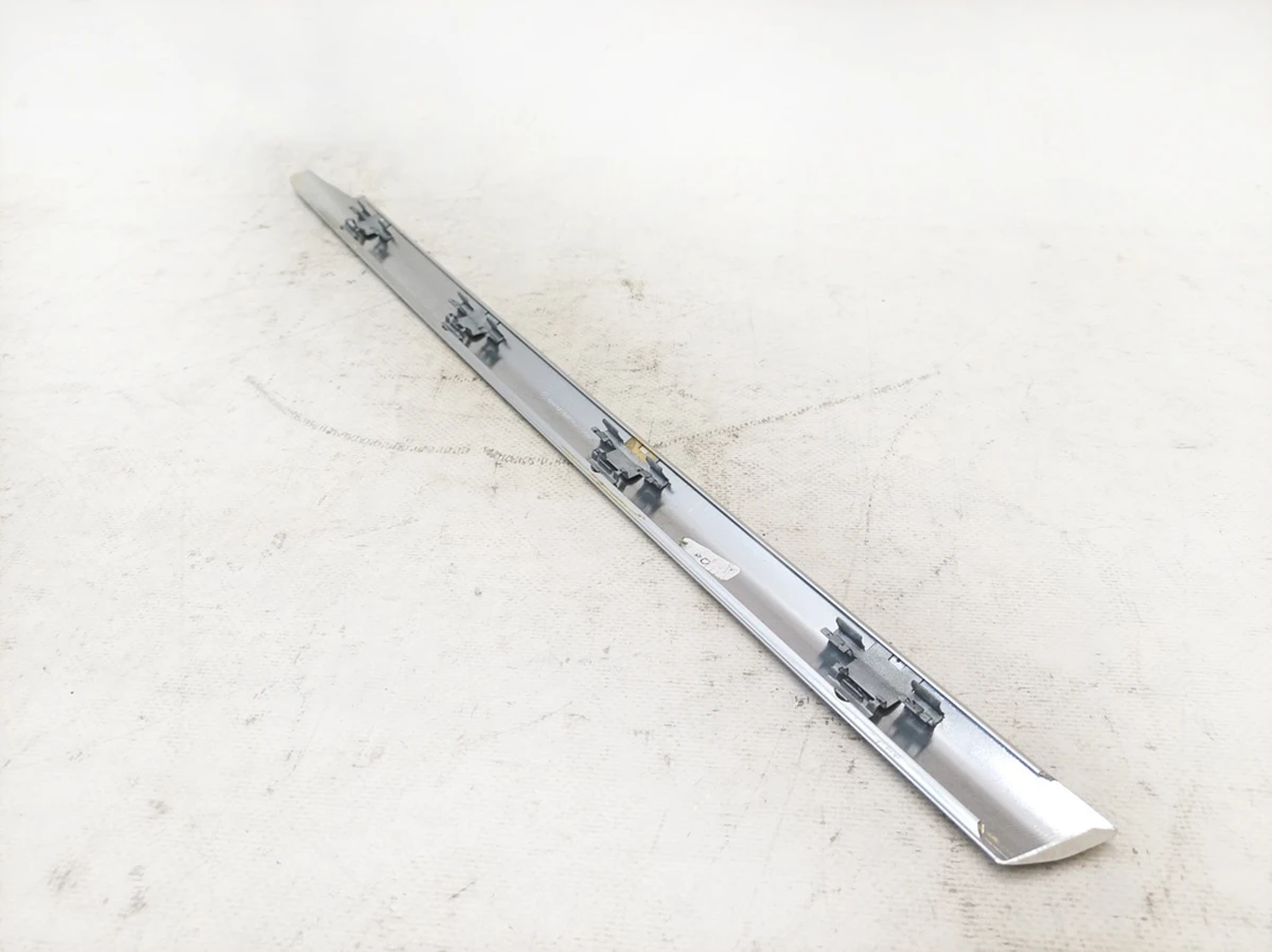 Молдинг кватирки задньої лівої нижній Mercedes EQS A2976731900