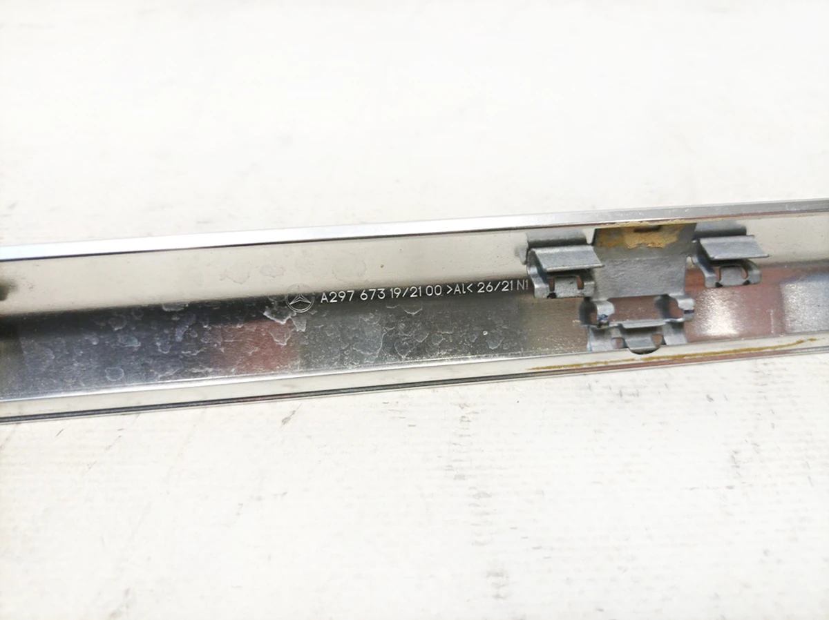 Молдинг кватирки задньої лівої нижній Mercedes EQS A2976731900