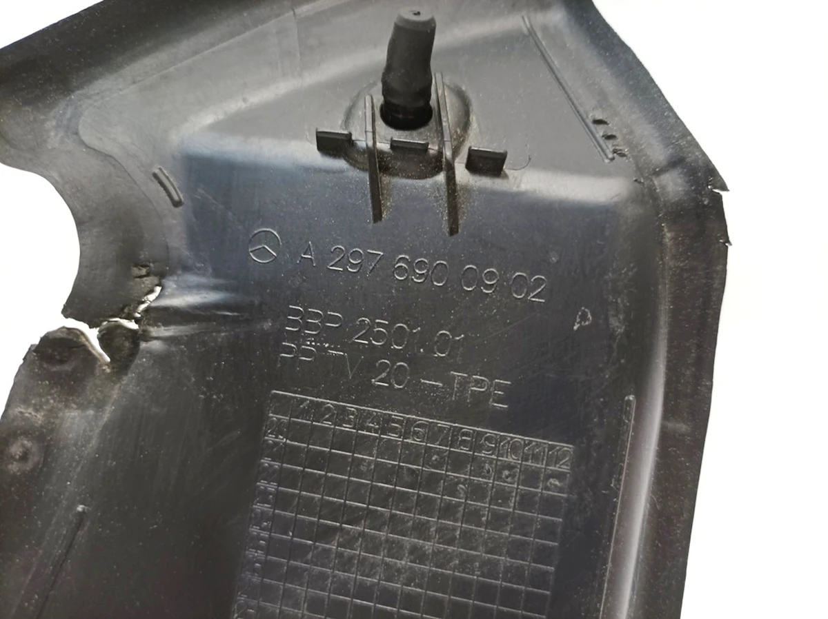 Облицовка стойки A внешняя левая (с повреждением) Mercedes EQS A2976900902