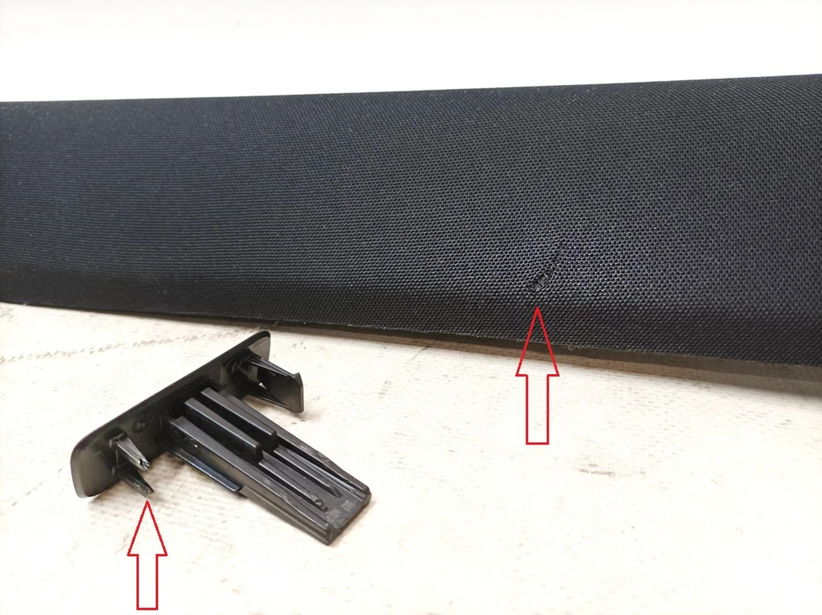 Облицювання стійки A права 9K95 Stoff Schwarz з пошкодженням Mercedes EQS A2976904800