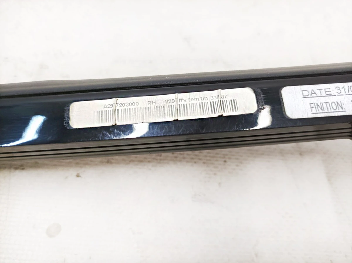 Скло дверей передніх правих (кватирка) з пошкодженням Mercedes EQS A2977203000