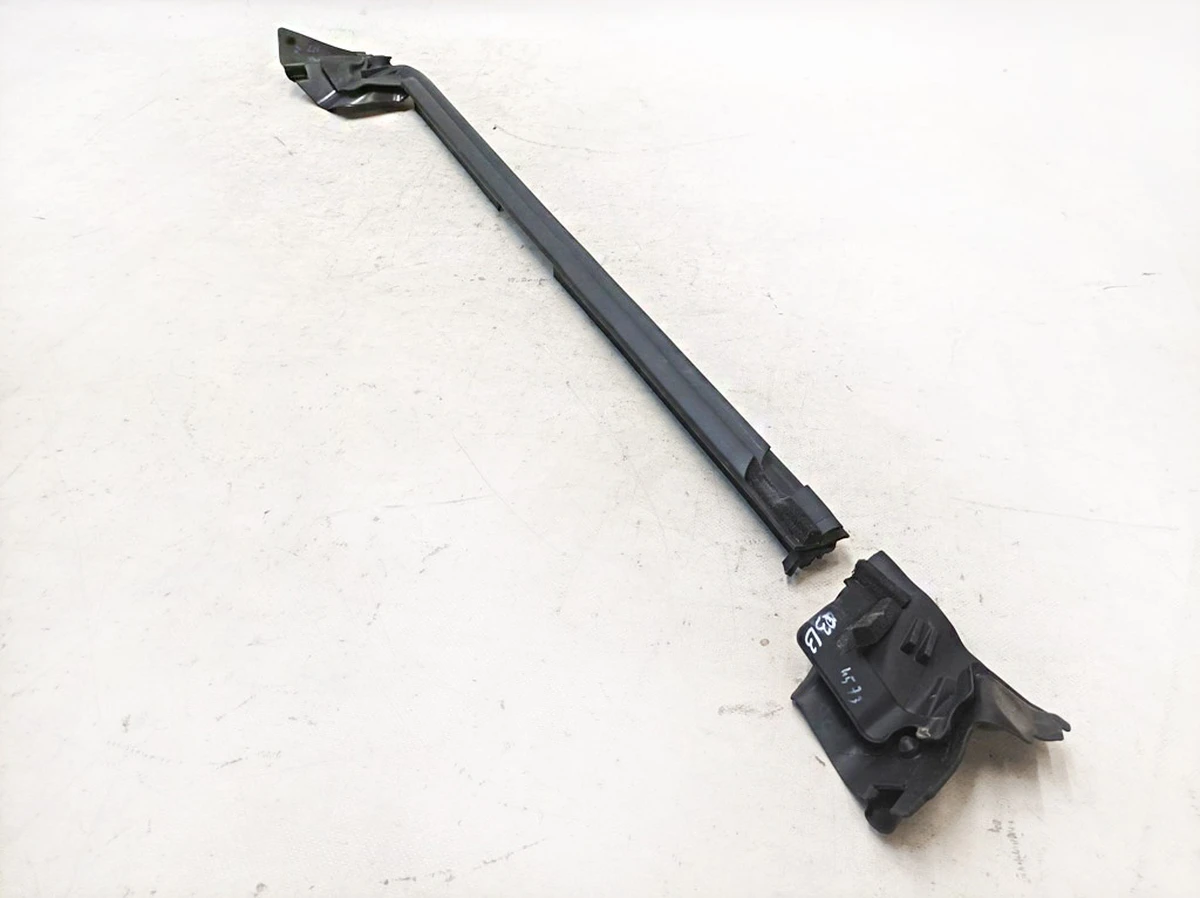 Front right front door glass seal with damage Mercedes EQS A2977250200