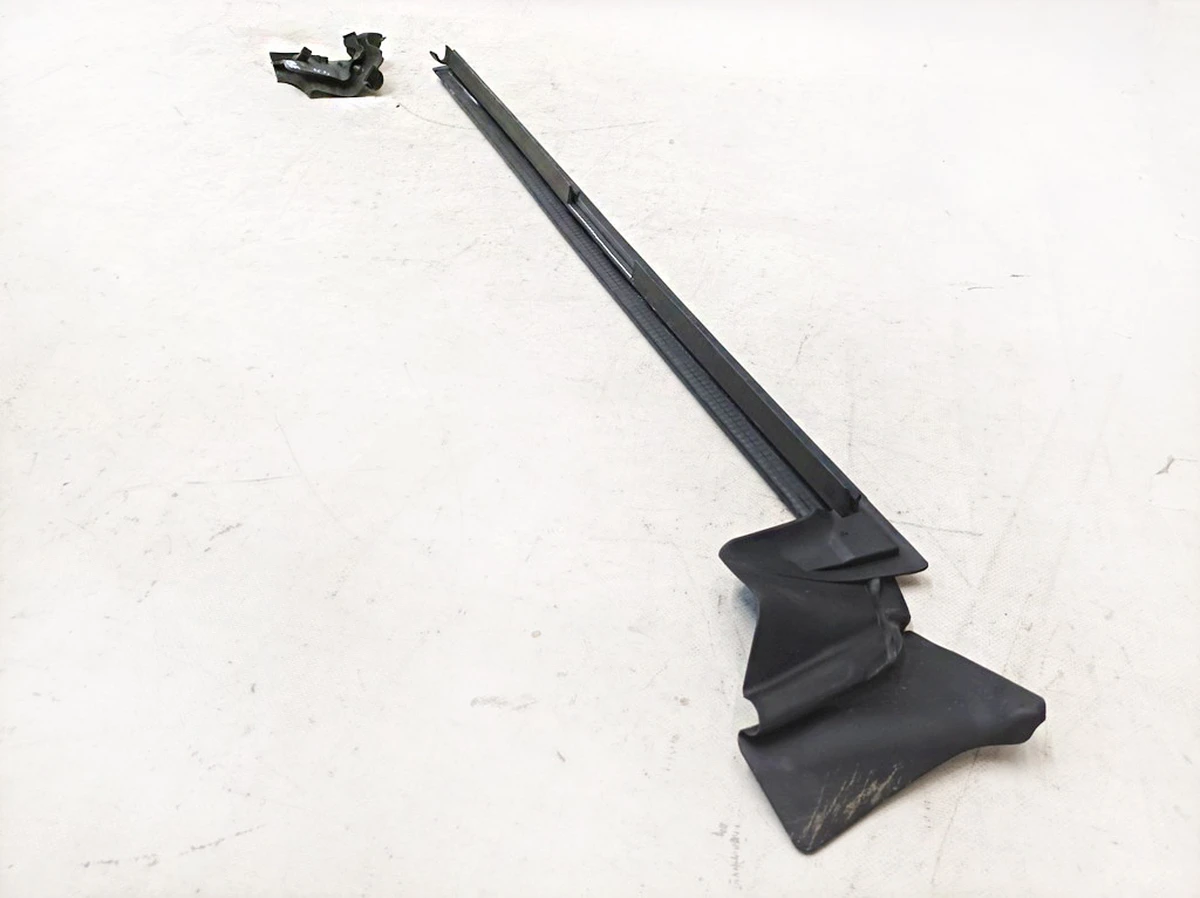 Front right front door glass seal with damage Mercedes EQS A2977250200