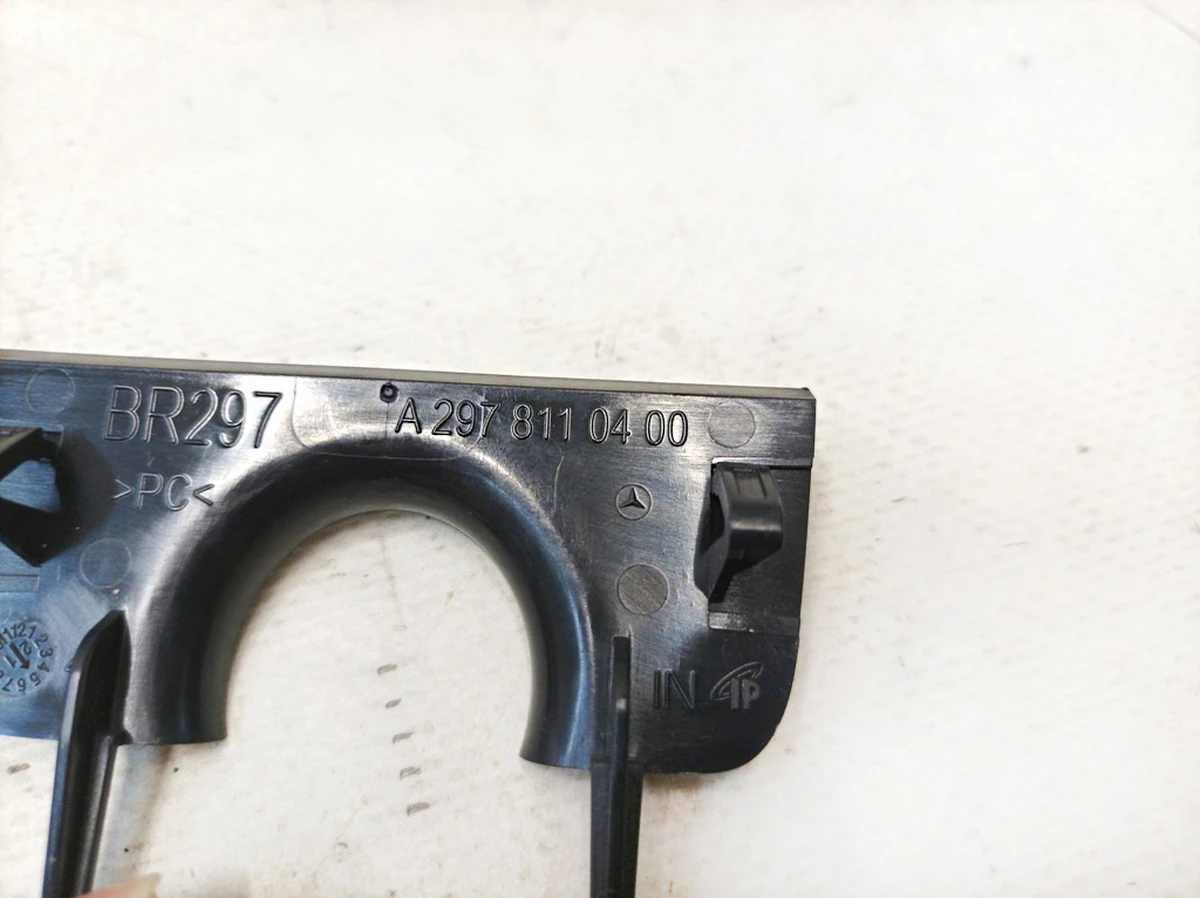 Облицювання ніжки дзеркала внутрішнього Mercedes EQS A2978110400