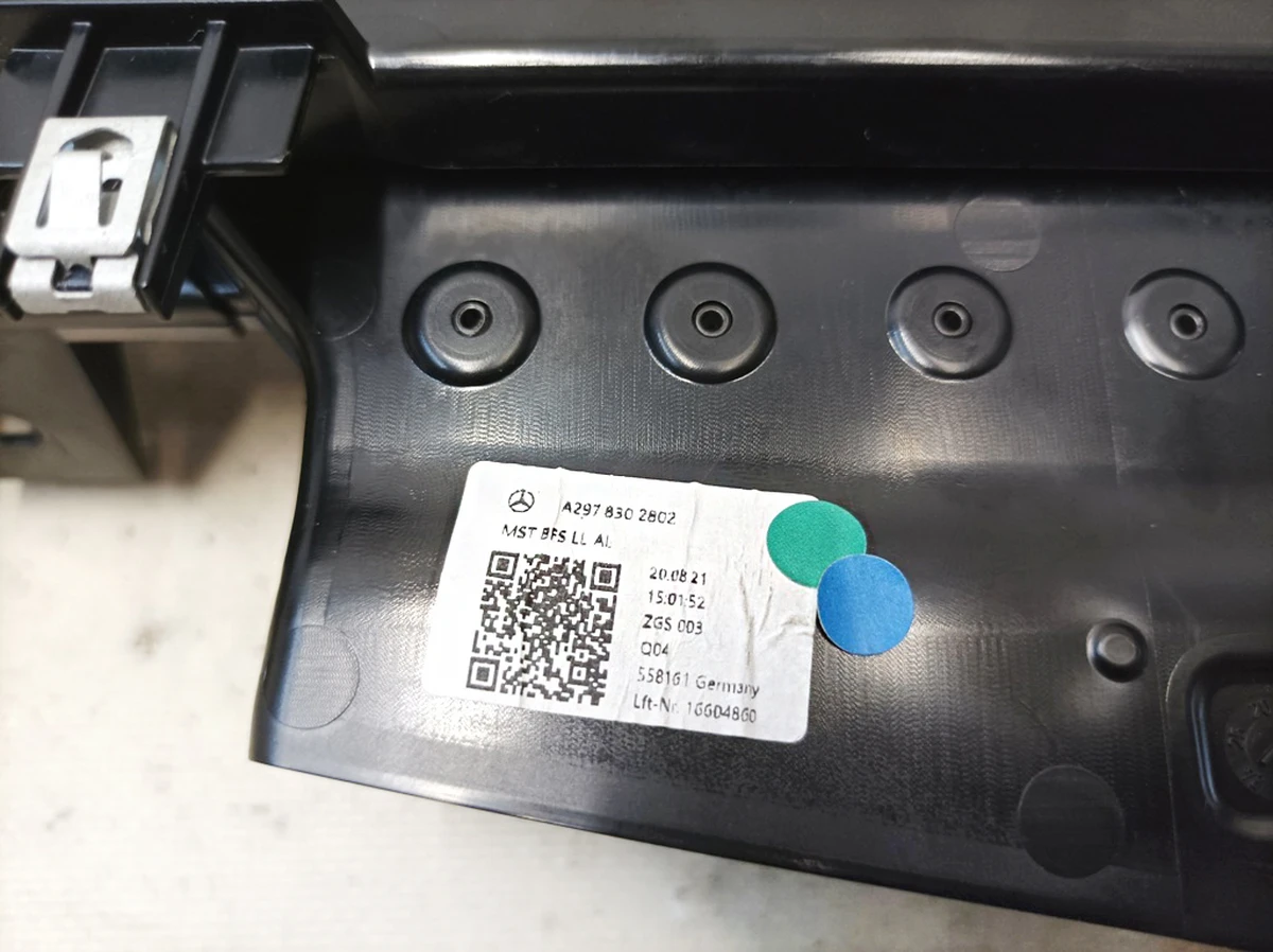 Дефлектор вентиляционный сторона пассажира Mercedes EQS A2978302802