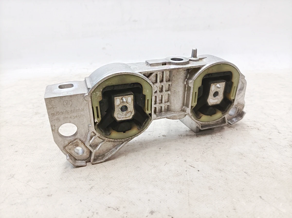 Опора компрессора кондиционера эластомерная правая Mercedes EQS A2978306802