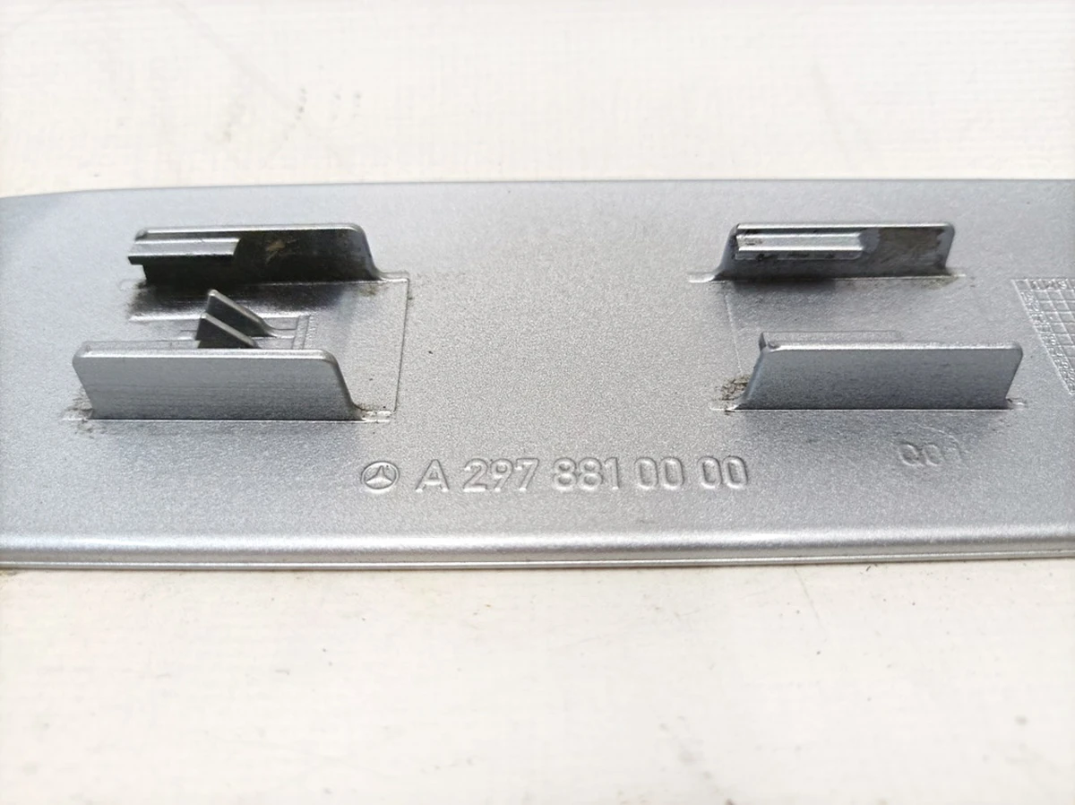 Накладка горловини бачка омивача 922 Hightech Silber Mercedes EQS A2978810000