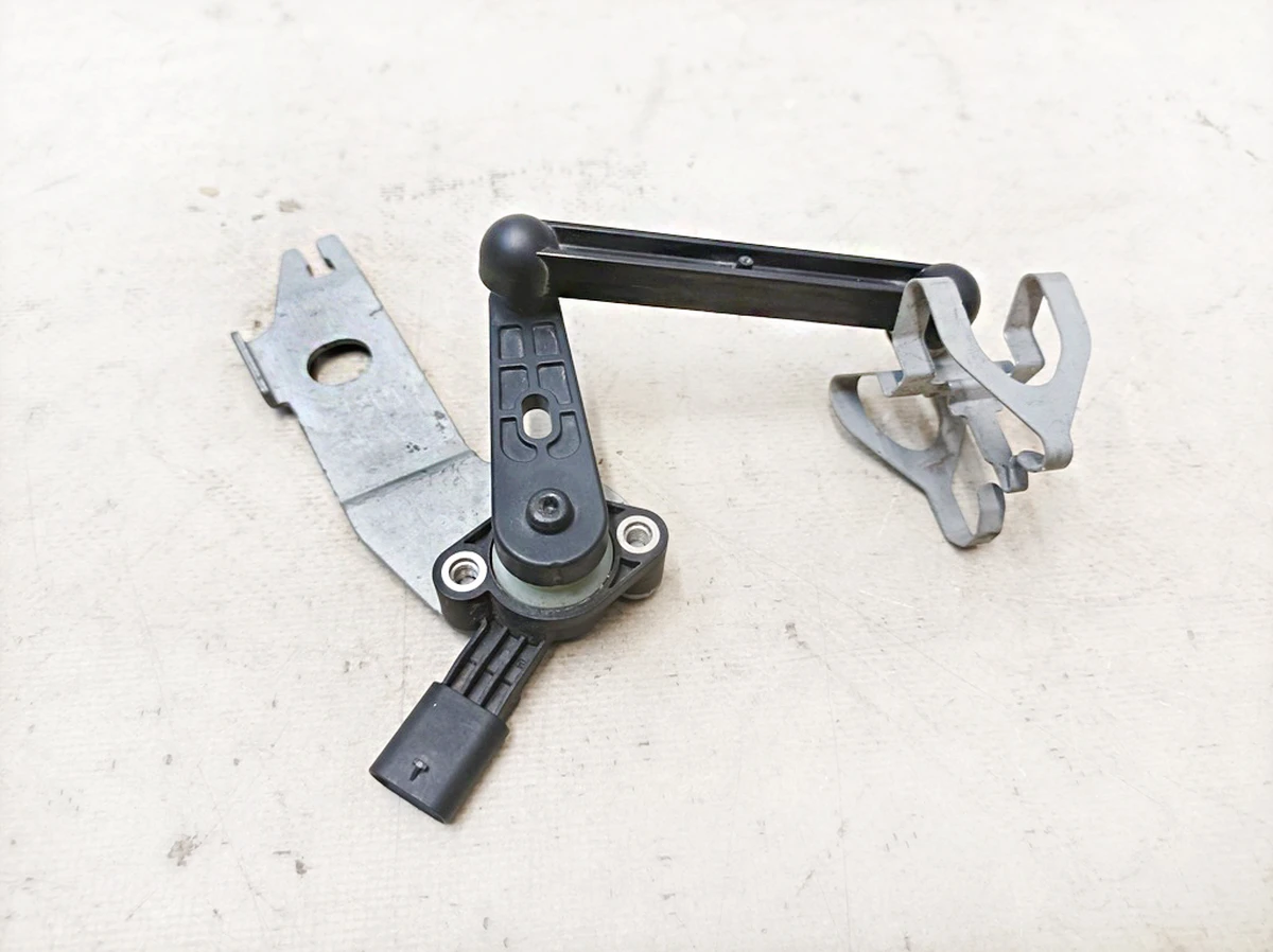 Датчик угла поворота передний правый A0009053713 Mercedes EQS A2979051001