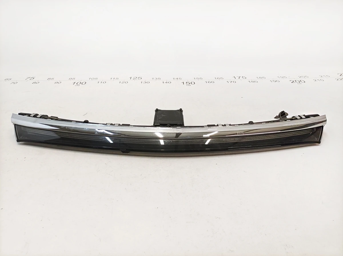 Модуль освещения центральный с повреждением Mercedes EQS A2979064700