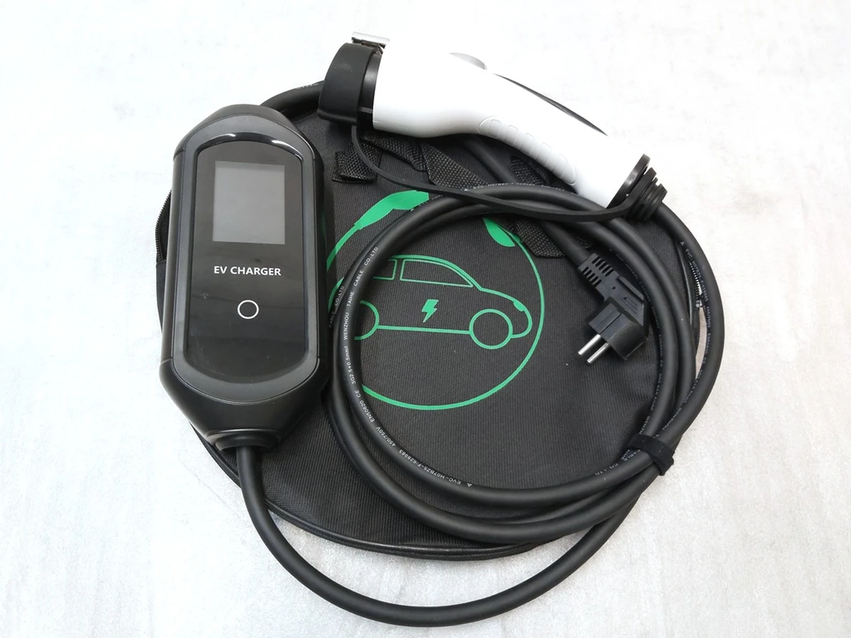 Универсальное мобильное зарядное устройство TYPE1 8A-16A 110V-240V 3,5 kW 3,5 м Tesla all models UMC AFY-A110-1