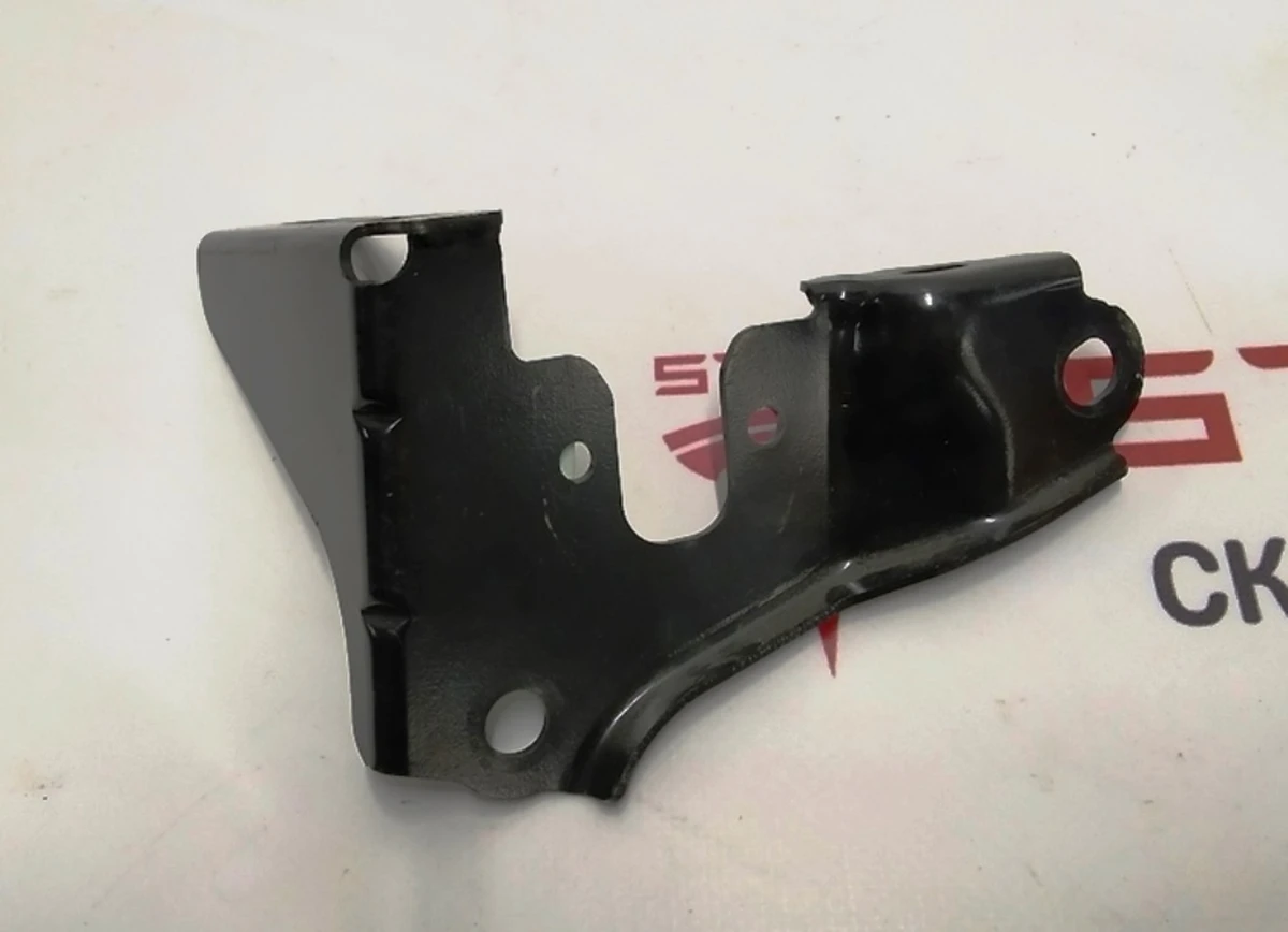 9 Seat bracket 2nd row right Tesla model S 1006863-00-B