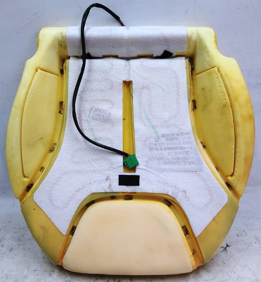 Пенный наполнитель нижней части водительского сиденья в сборе с подогревом GEN1 Tesla model S FSBL23644