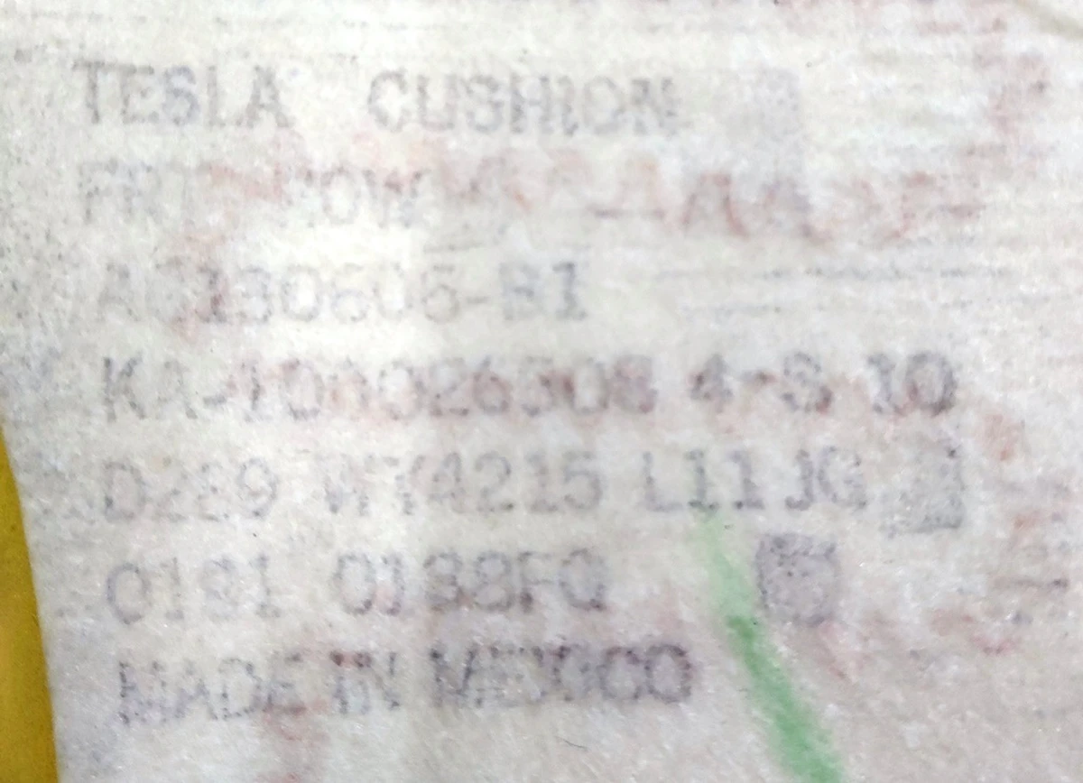 Пенный наполнитель нижней части водительского сиденья в сборе с подогревом GEN1 Tesla model S FSBL23644