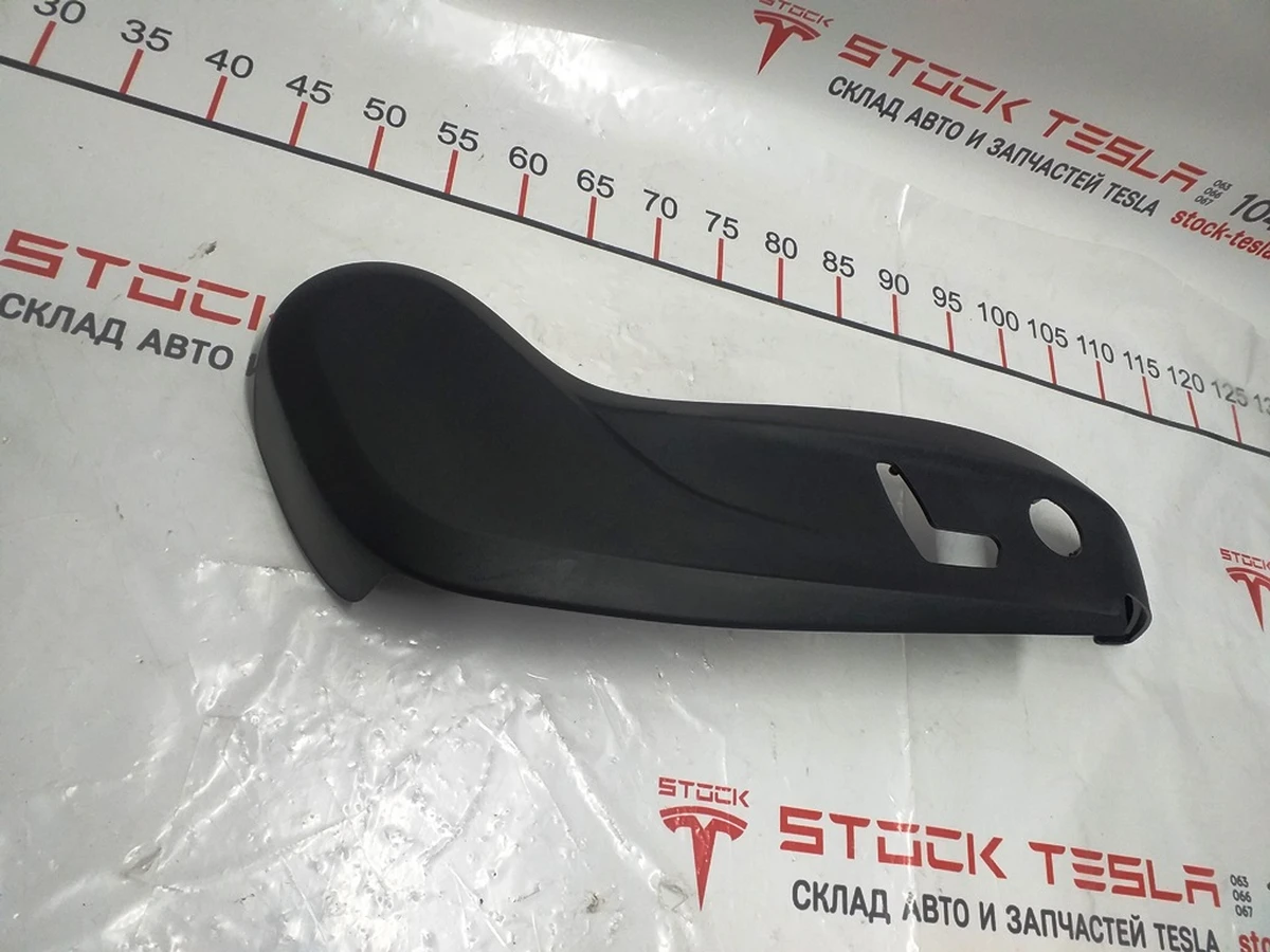 4 Накладка декоративная сиденья пассажира нижняя правая Tesla model S, model S REST 1013094-00-A