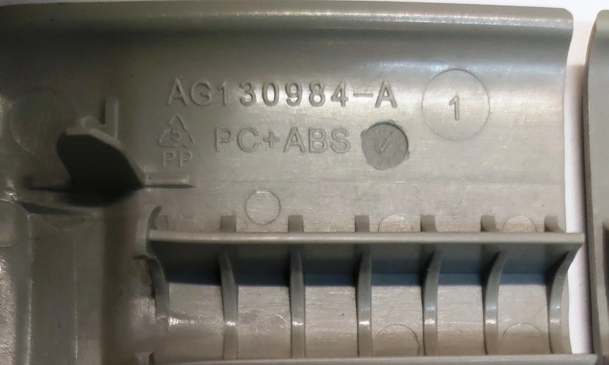 25 Накладка декоративна ременя безпеки сидіння 2-го ряду подвійного GRAY Tesla model S, model S REST 1013163-04-A