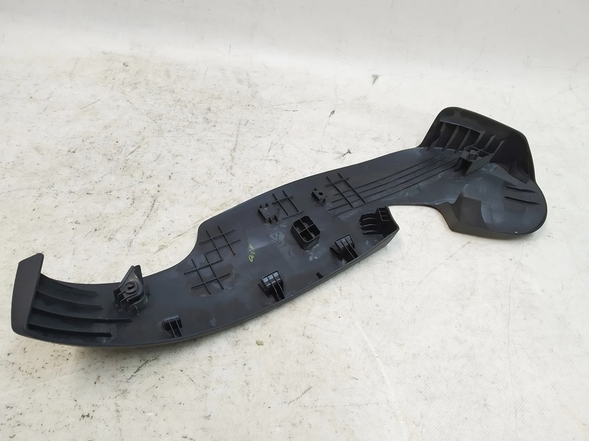 Накладка декоративна сидіння пасажира нижня ліва (пошкодження) Tesla model S, model S REST 1013093-00-A