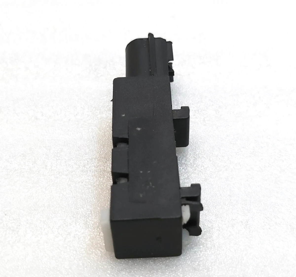 Magnetic type sensor for the position of the lower part of the driver's seat Tesla model S REST, model X 9876527-03-A