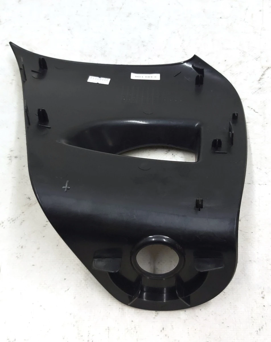 5 Накладка декоративна сидіння 2-го ряду нижня ліва Tesla model X 1069165-00-A