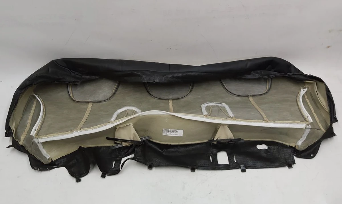 3 Обшивка дивана другого ряду сидінь PREM SED LVY Tesla 1030570-03-B