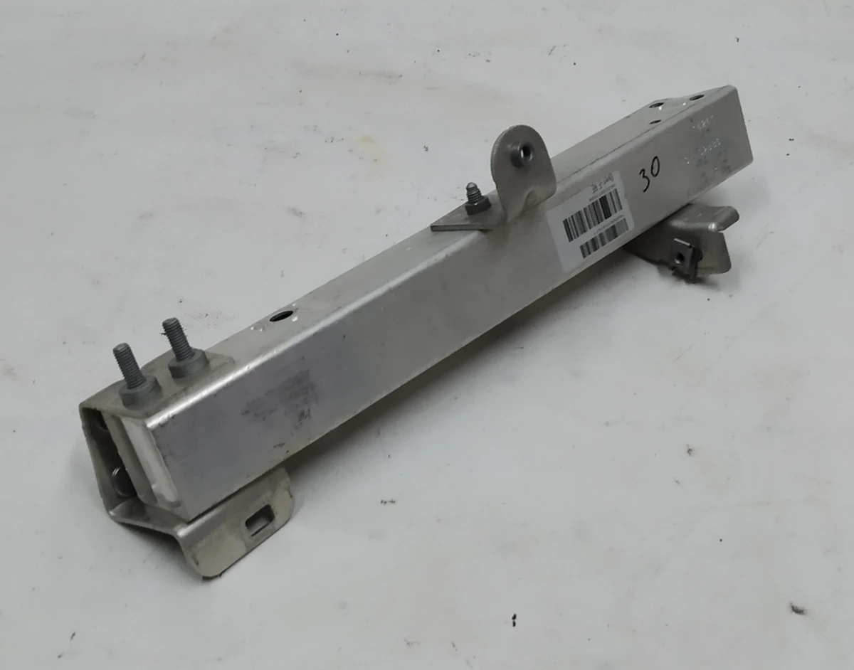 Деформирующийся элемент (стакан) верхнего усилителя бампера переднего правый в сборе с кронштейном крепления BMW I3 51647296805