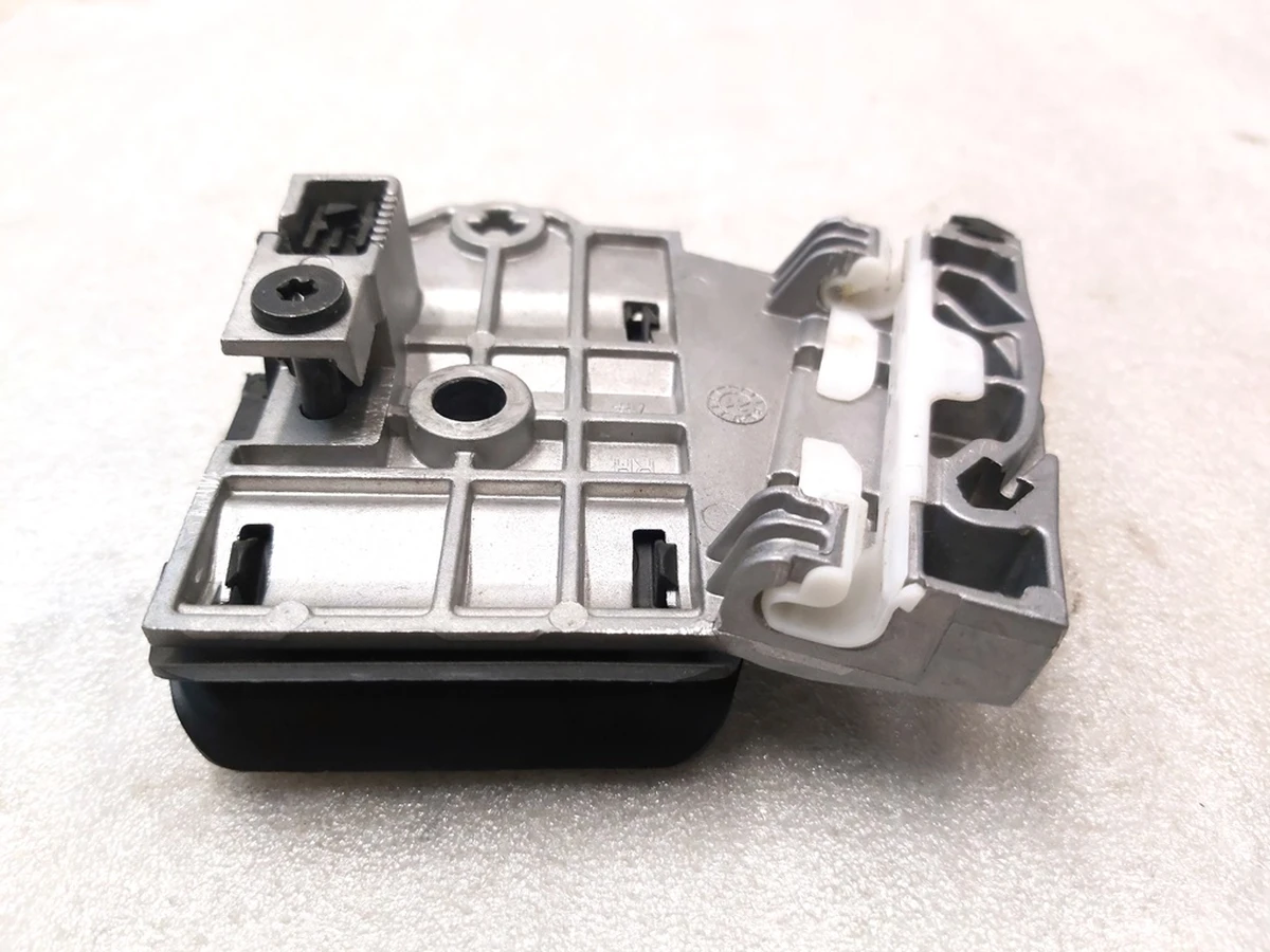 1 Фіксатор положення скла подвійного склопідйомника переднього правого Tesla model Y 1495509-00-E