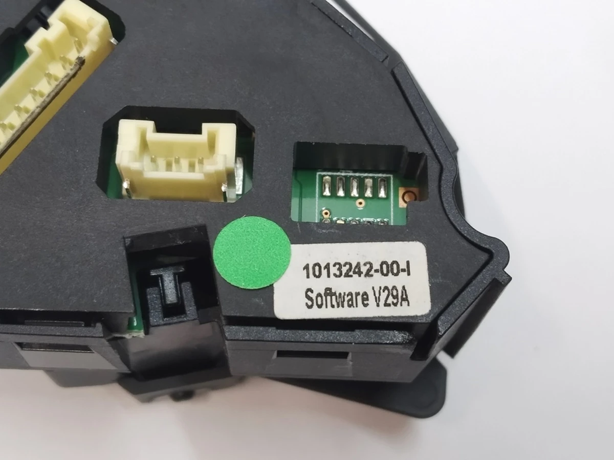 1 Push button switch on steering wheel LH Tesla Model S REST, Model X 1013242-00-I