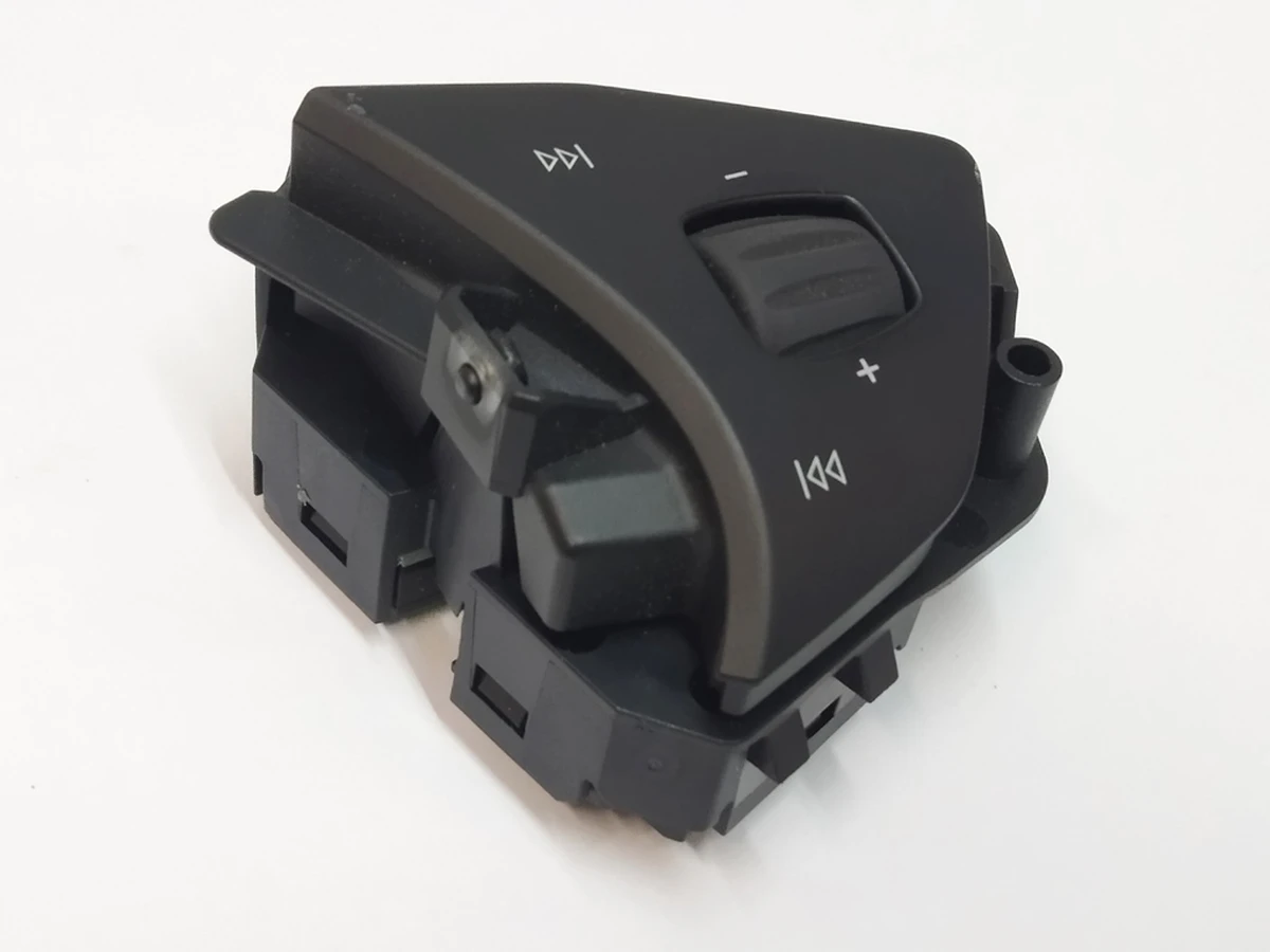 1 Push button switch on steering wheel LH Tesla Model S REST, Model X 1013242-00-I