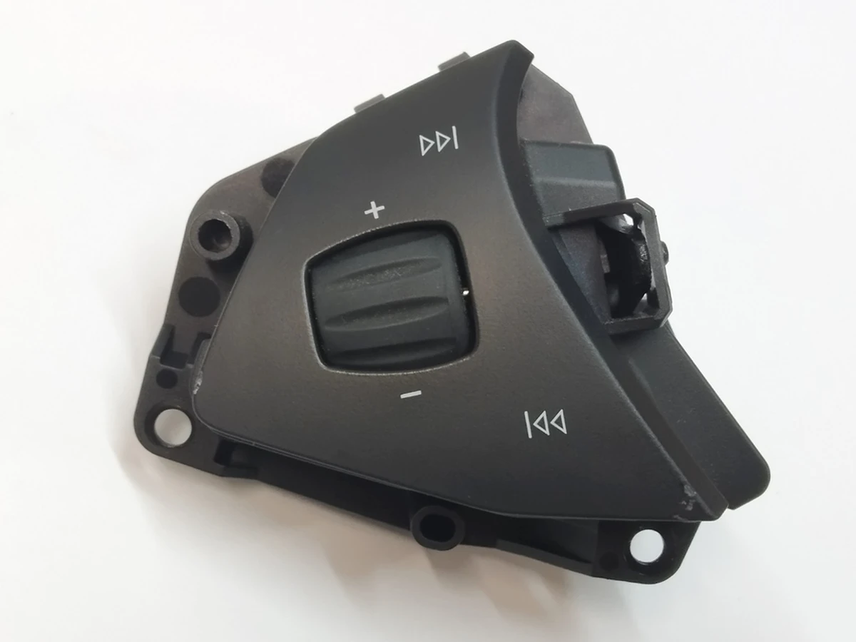 1 Push button switch on steering wheel LH Tesla Model S REST, Model X 1013242-00-I