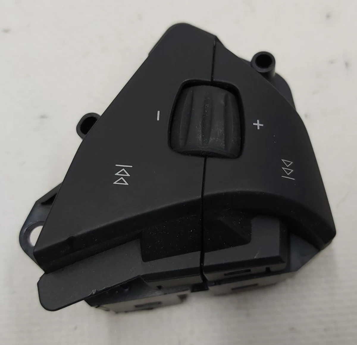 1 Switch button (on steering wheel) left Tesla model S 1013242-00-B