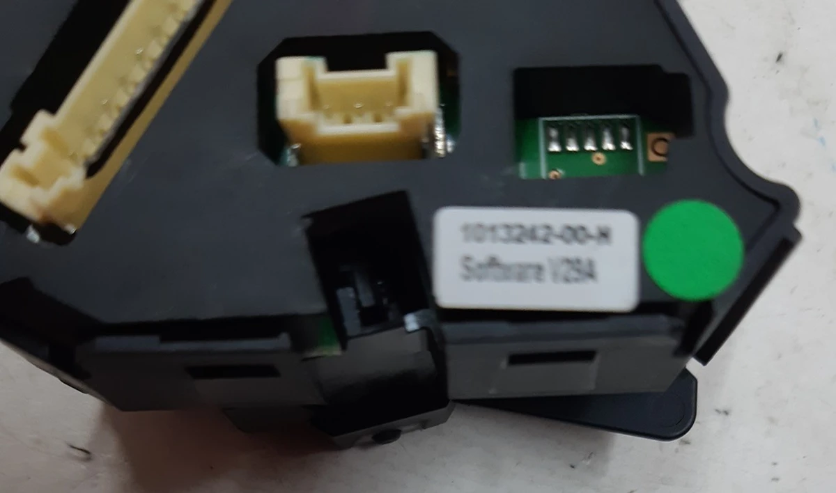 1 Кнопка перемикання (на кермі) ліва Tesla model X 1013242-00-H