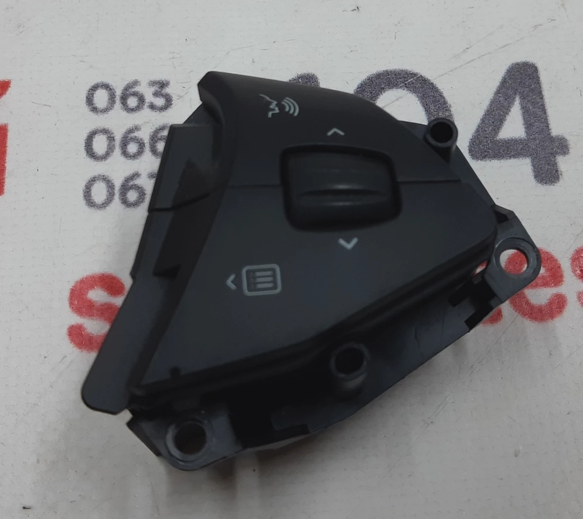 Switch button (on the steering wheel) left {MSR} 1013242-00-H