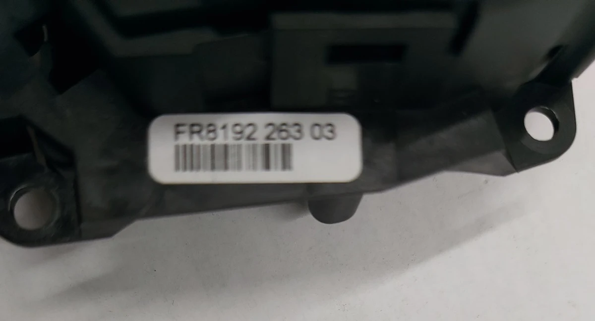 1 Кнопка перемикання (на кермі) права Tesla model S REST 1013242-00-H