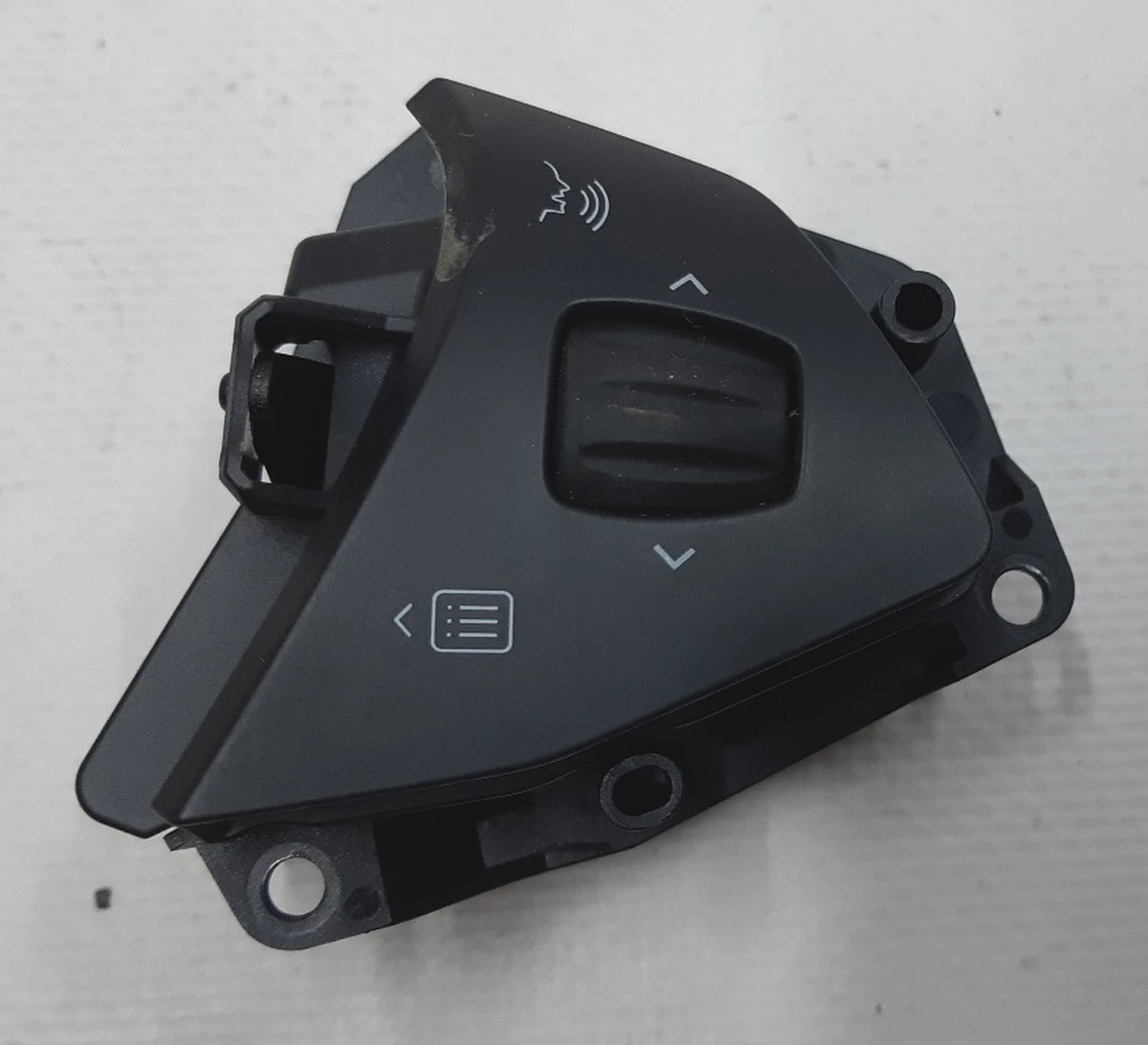 1 Switch button (on steering wheel) right Tesla model X 1013242-00-H