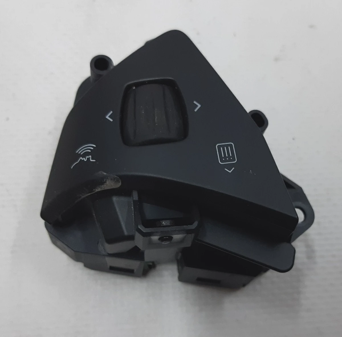 1 Switch button (on steering wheel) right Tesla model X 1013242-00-H