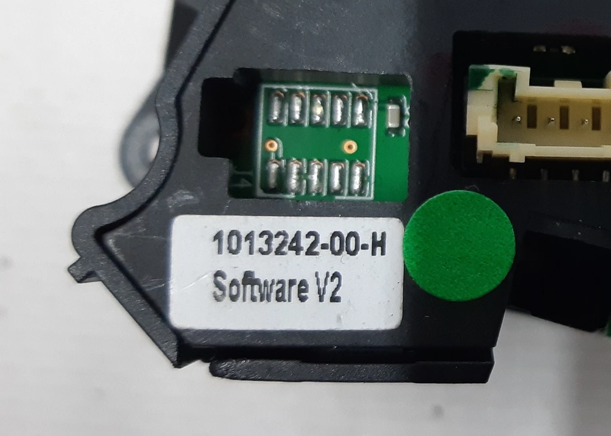 1 Switch button (on steering wheel) right Tesla model X 1013242-00-H