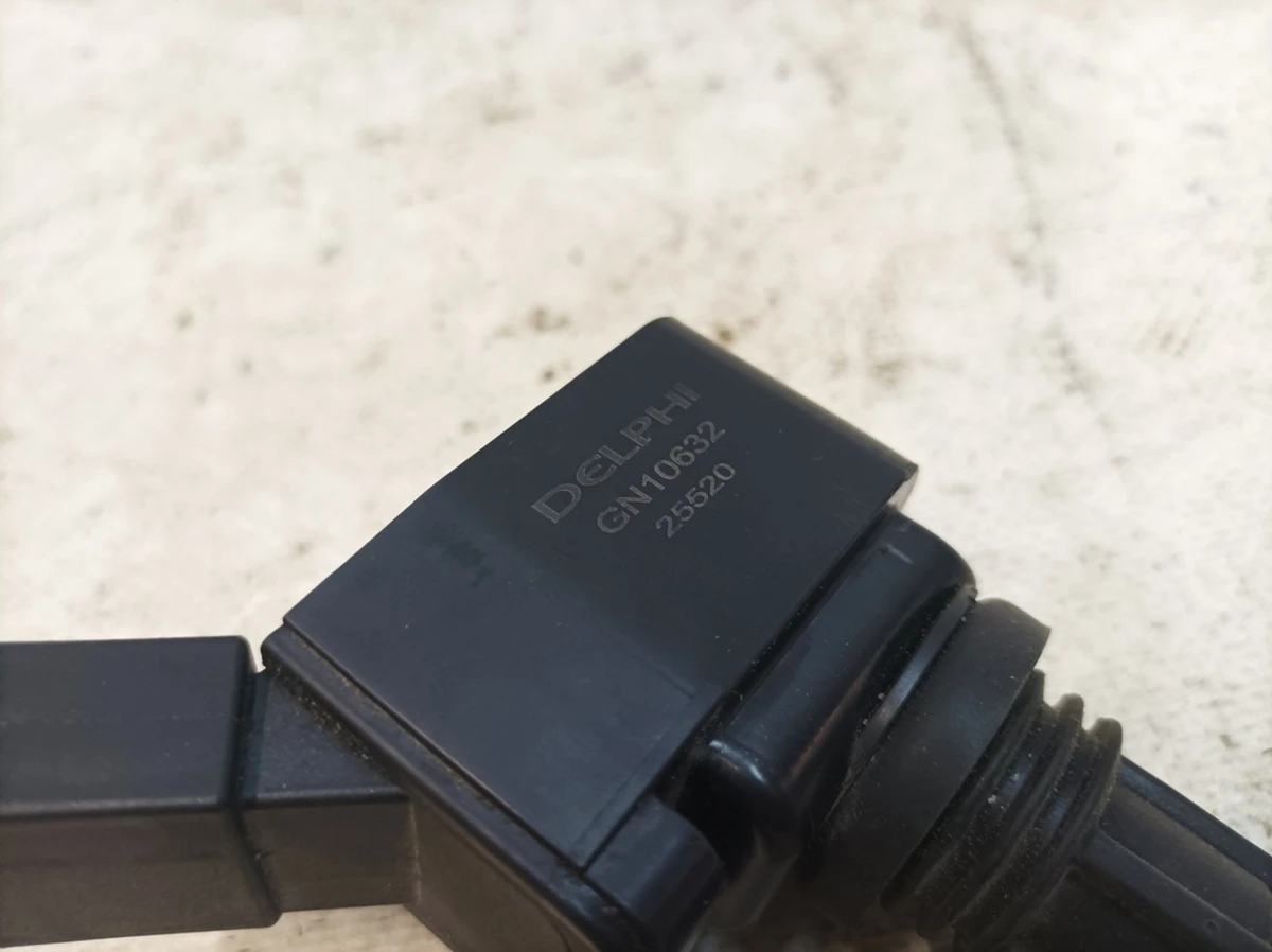 Котушка запалювання DELPHI з наконечником дроту до свічки запалювання Audi Q7 GN10632