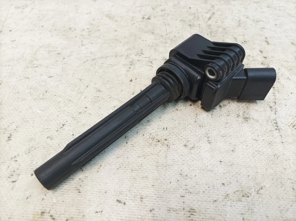 Котушка запалювання DELPHI з наконечником дроту до свічки запалювання Audi Q7 GN10632