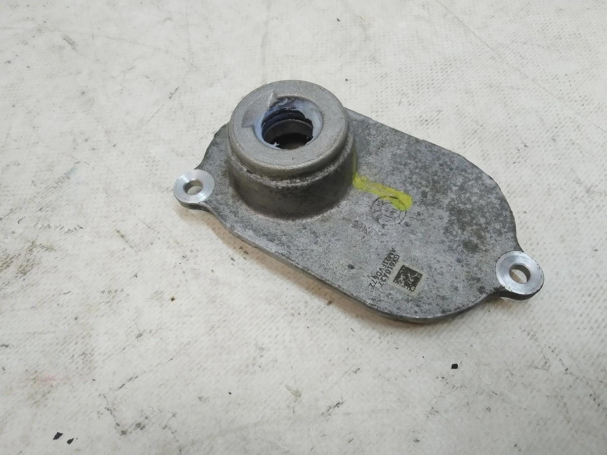 1 Крышка рулевой рейки (червячный вал) 1044831-00-H Tesla Model Y 1044832-00-A