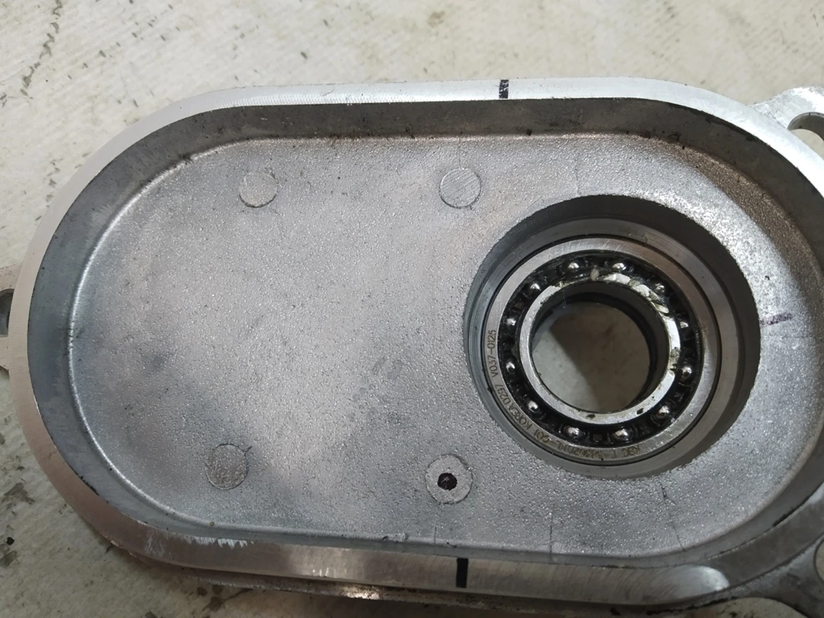 1 Крышка рулевой рейки (червячный вал) 1044831-00-H Tesla Model Y 1044832-00-A