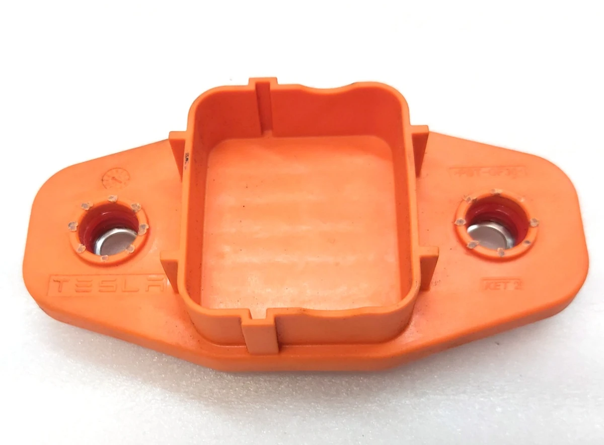 Заглушка кришки основної батареї Tesla model 3, model Y 1109535-00-D